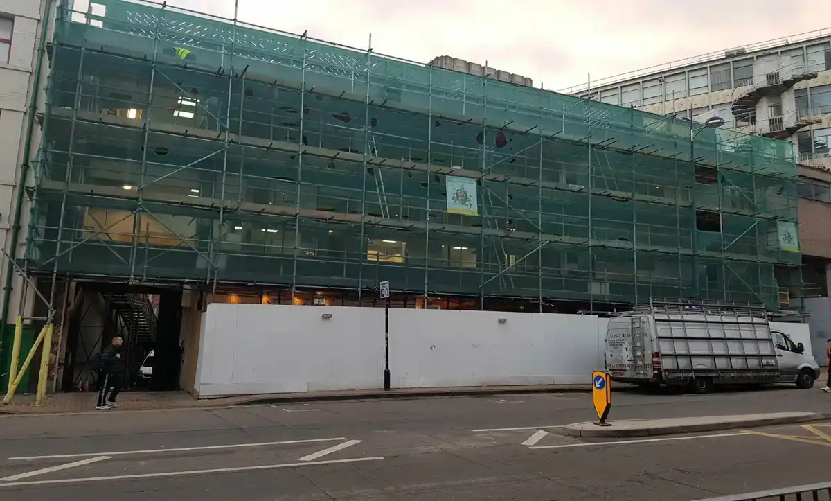 Shop Front Installer in Red bridge