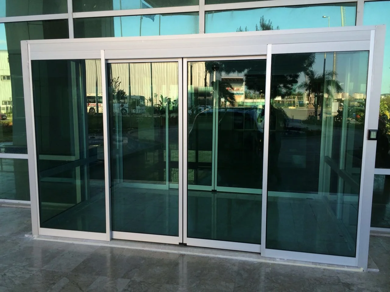 Autometic slide shop front door Autometic slide shop front door