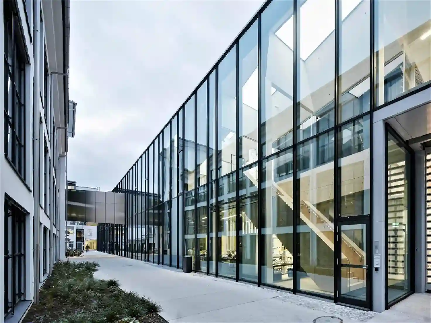 Understand the Requirement of Curtain Wall Installation in Yorkshire